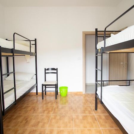 Wallaby Hostel Sarandë Exteriör bild